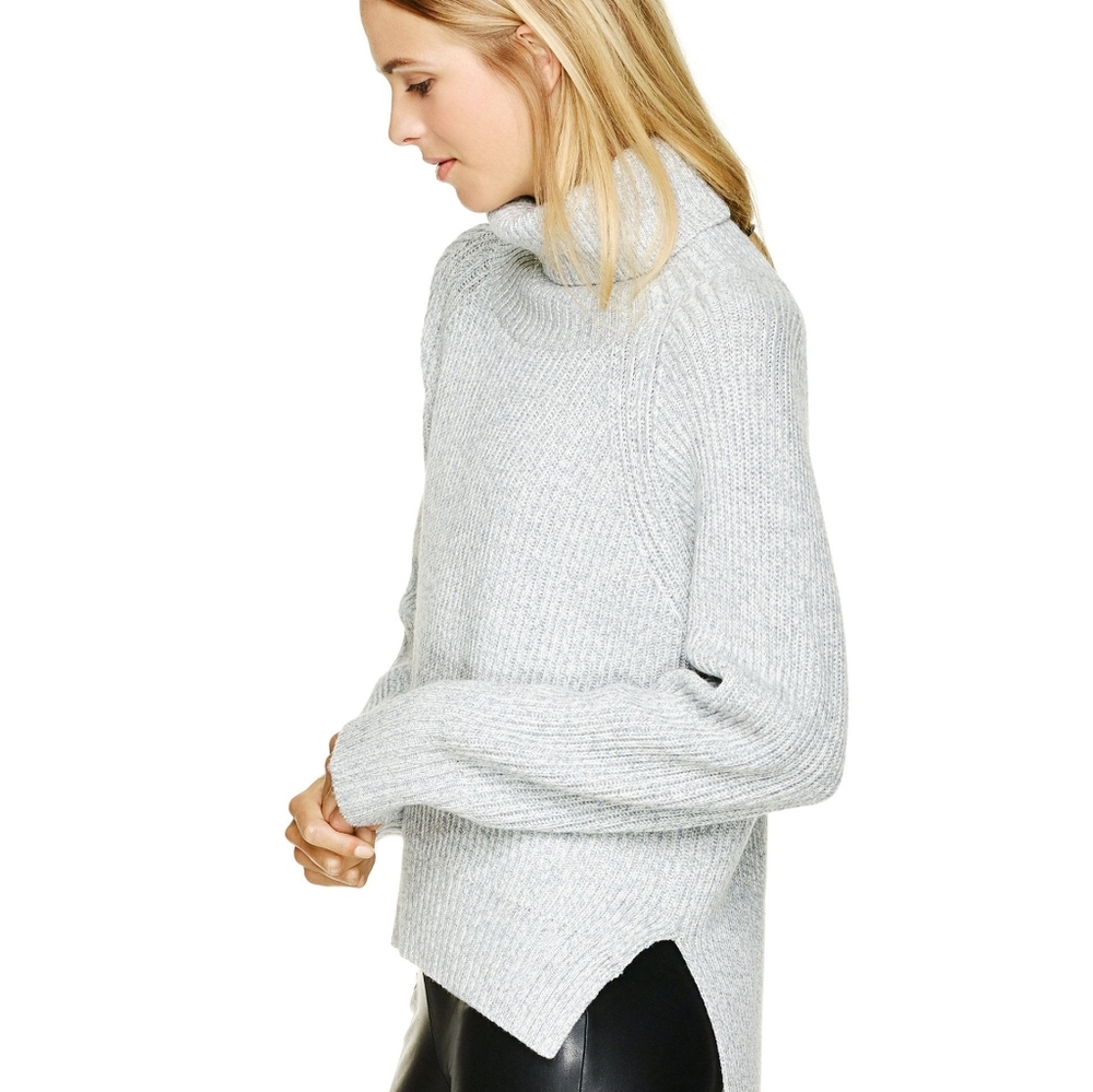 Navy Aritzia Lin Sweater
